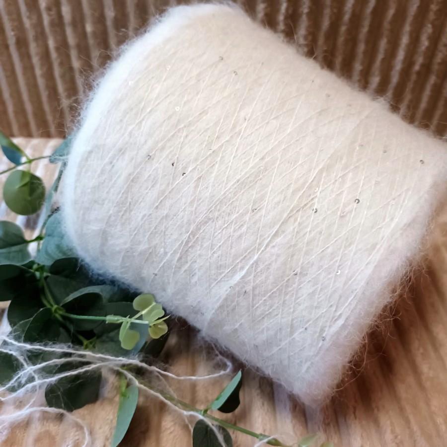 Siūlai su alpakos vilna ir žvyneliais – pieno baltumo (50 g)